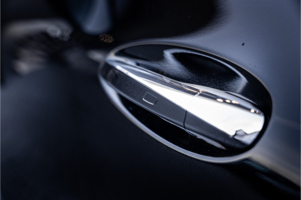 Mercedes-Benz GLA 180 AMG Line - Panorama | Elek. Trekhaak | ACC | Camera