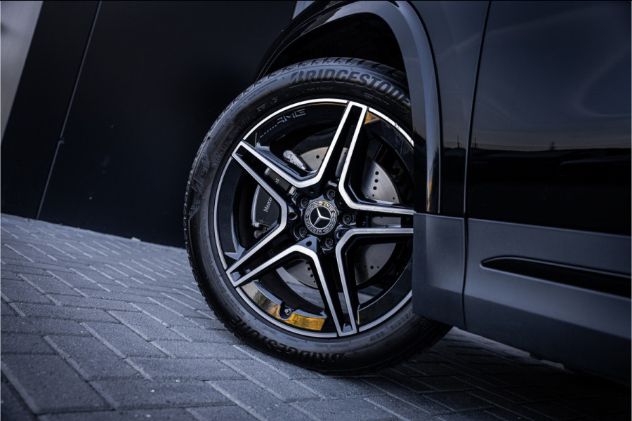 Mercedes-Benz GLA 180 AMG Line - Panorama | Elek. Trekhaak | ACC | Camera