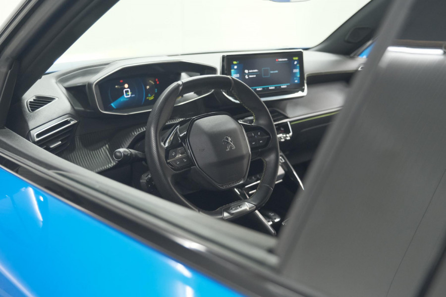 Peugeot e-2008 EV GT 50 kWh | Adaptieve Cruise Control | Camera | Navigatie | Dodehoekdetectie