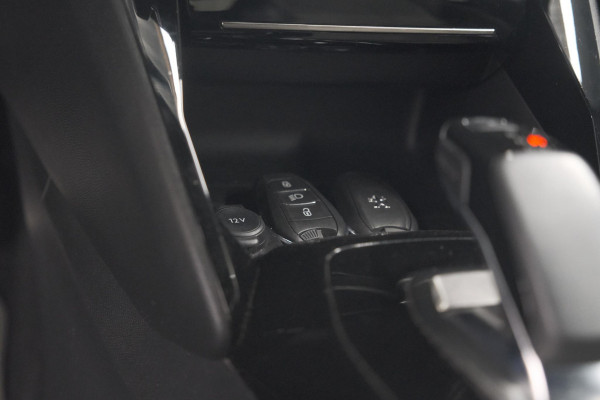 Peugeot e-2008 EV GT 50 kWh | Adaptieve Cruise Control | Camera | Navigatie | Dodehoekdetectie