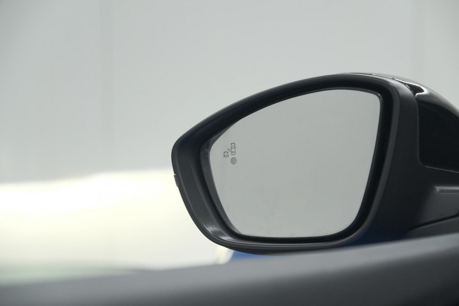 Peugeot e-2008 EV GT 50 kWh | Adaptieve Cruise Control | Camera | Navigatie | Dodehoekdetectie