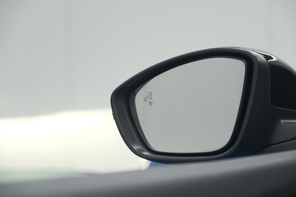 Peugeot e-2008 EV GT 50 kWh | Adaptieve Cruise Control | Camera | Navigatie | Dodehoekdetectie