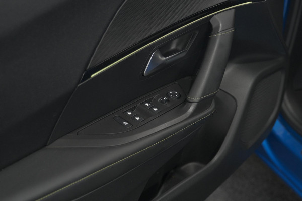 Peugeot e-2008 EV GT 50 kWh | Adaptieve Cruise Control | Camera | Navigatie | Dodehoekdetectie