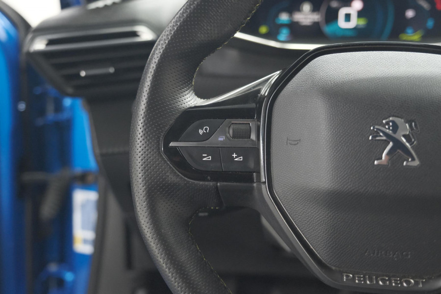 Peugeot e-2008 EV GT 50 kWh | Adaptieve Cruise Control | Camera | Navigatie | Dodehoekdetectie