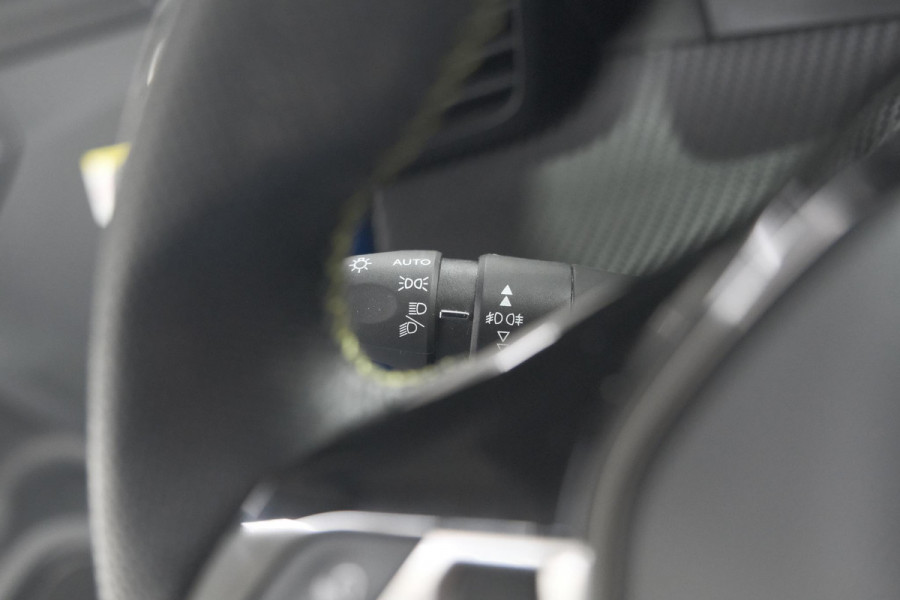 Peugeot e-2008 EV GT 50 kWh | Adaptieve Cruise Control | Camera | Navigatie | Dodehoekdetectie