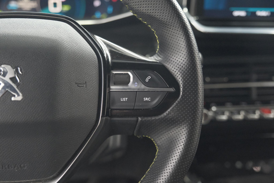 Peugeot e-2008 EV GT 50 kWh | Adaptieve Cruise Control | Camera | Navigatie | Dodehoekdetectie