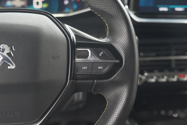 Peugeot e-2008 EV GT 50 kWh | Adaptieve Cruise Control | Camera | Navigatie | Dodehoekdetectie