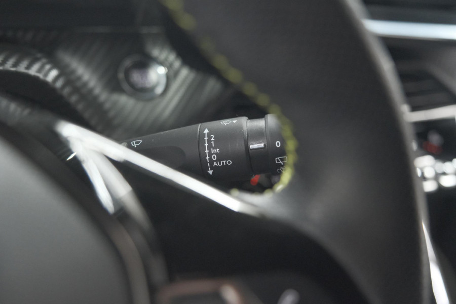 Peugeot e-2008 EV GT 50 kWh | Adaptieve Cruise Control | Camera | Navigatie | Dodehoekdetectie