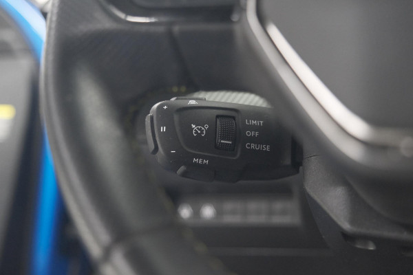 Peugeot e-2008 EV GT 50 kWh | Adaptieve Cruise Control | Camera | Navigatie | Dodehoekdetectie
