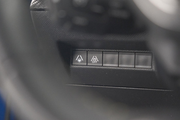 Peugeot e-2008 EV GT 50 kWh | Adaptieve Cruise Control | Camera | Navigatie | Dodehoekdetectie