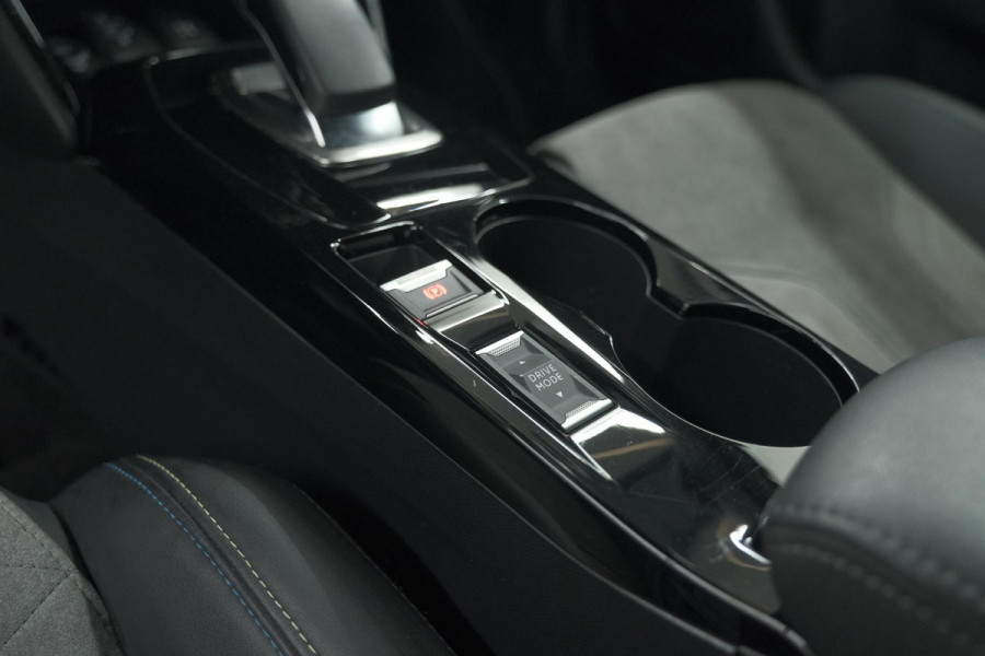 Peugeot e-2008 EV GT 50 kWh | Adaptieve Cruise Control | Camera | Navigatie | Dodehoekdetectie