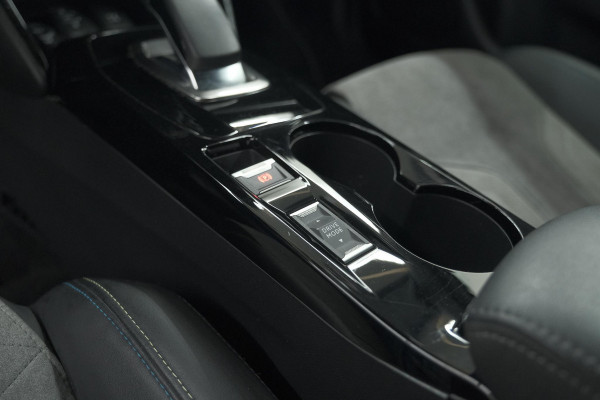 Peugeot e-2008 EV GT 50 kWh | Adaptieve Cruise Control | Camera | Navigatie | Dodehoekdetectie
