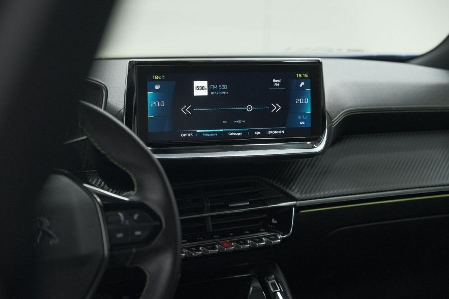 Peugeot e-2008 EV GT 50 kWh | Adaptieve Cruise Control | Camera | Navigatie | Dodehoekdetectie