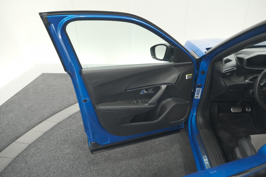 Peugeot e-2008 EV GT 50 kWh | Adaptieve Cruise Control | Camera | Navigatie | Dodehoekdetectie