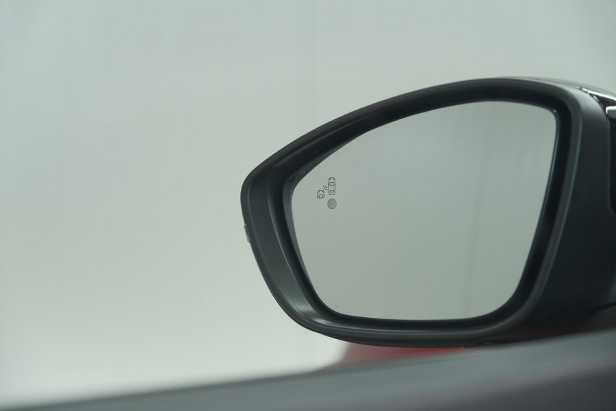 Peugeot 2008 PureTech 130 EAT8 GT | 360 Camera | Dodehoekdetectie | Navigatie | Apple Carplay