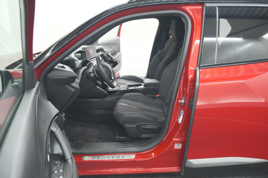 Peugeot 2008 PureTech 130 EAT8 GT | 360 Camera | Dodehoekdetectie | Navigatie | Apple Carplay