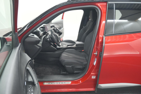 Peugeot 2008 PureTech 130 EAT8 GT | 360 Camera | Dodehoekdetectie | Navigatie | Apple Carplay