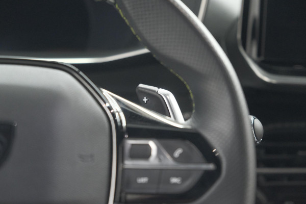 Peugeot 2008 PureTech 130 EAT8 GT | 360 Camera | Dodehoekdetectie | Navigatie | Apple Carplay