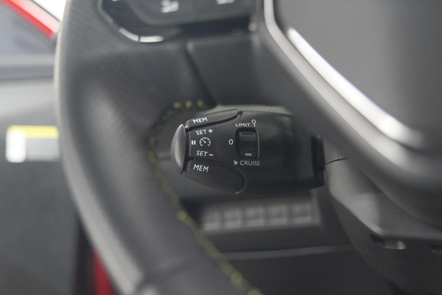 Peugeot 2008 PureTech 130 EAT8 GT | 360 Camera | Dodehoekdetectie | Navigatie | Apple Carplay