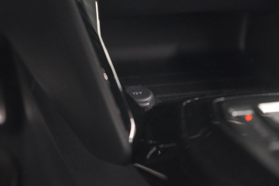 Peugeot 2008 PureTech 130 EAT8 GT | 360 Camera | Dodehoekdetectie | Navigatie | Apple Carplay