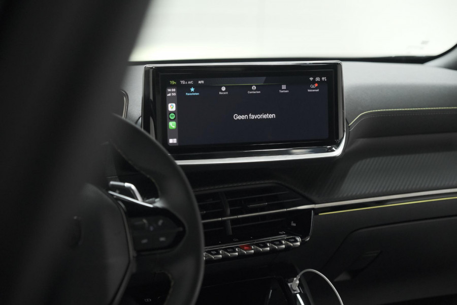 Peugeot 2008 PureTech 130 EAT8 GT | 360 Camera | Dodehoekdetectie | Navigatie | Apple Carplay