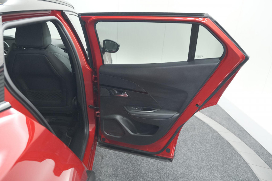 Peugeot 2008 PureTech 130 EAT8 GT | 360 Camera | Dodehoekdetectie | Navigatie | Apple Carplay
