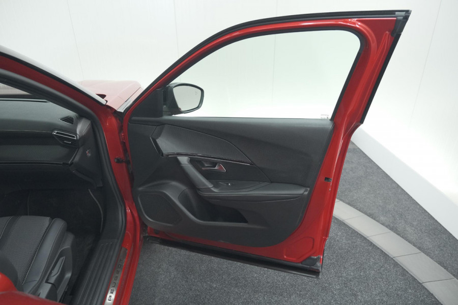 Peugeot 2008 PureTech 130 EAT8 GT | 360 Camera | Dodehoekdetectie | Navigatie | Apple Carplay