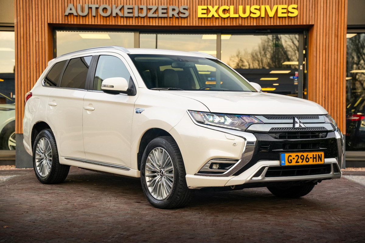 Mitsubishi Outlander 2.4 PHEV Intense Camera Leer Stoelverw. Mitsubishi Outlander 2.4 PHEV Intense Camera Leer Stoelverw.