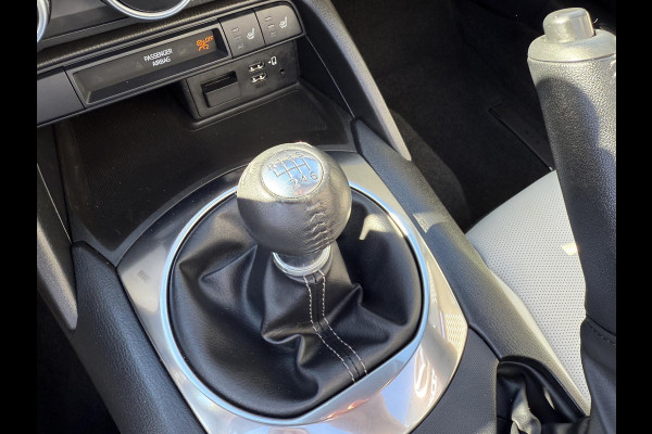 Mazda MX-5 2.0 SkyActiv-G 184 Sakura | WIT LEDER | RODE SOFTTOP | DEALERONDERHOUDEN |