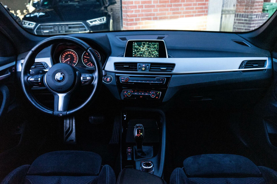 BMW X1 sDrive18i High Executive M-Sport Navi / Cruise / PDC
