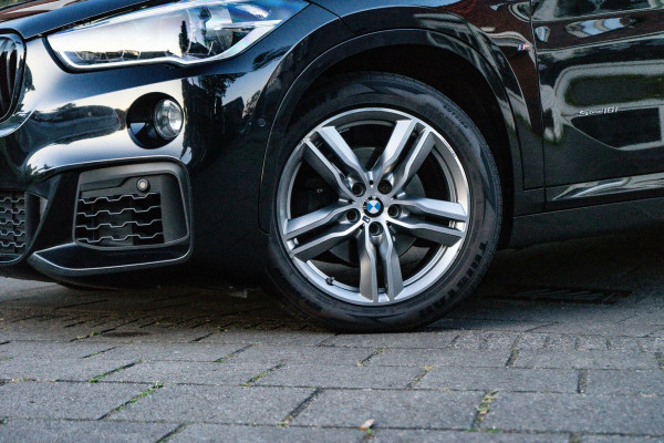 BMW X1 sDrive18i High Executive M-Sport Navi / Cruise / PDC