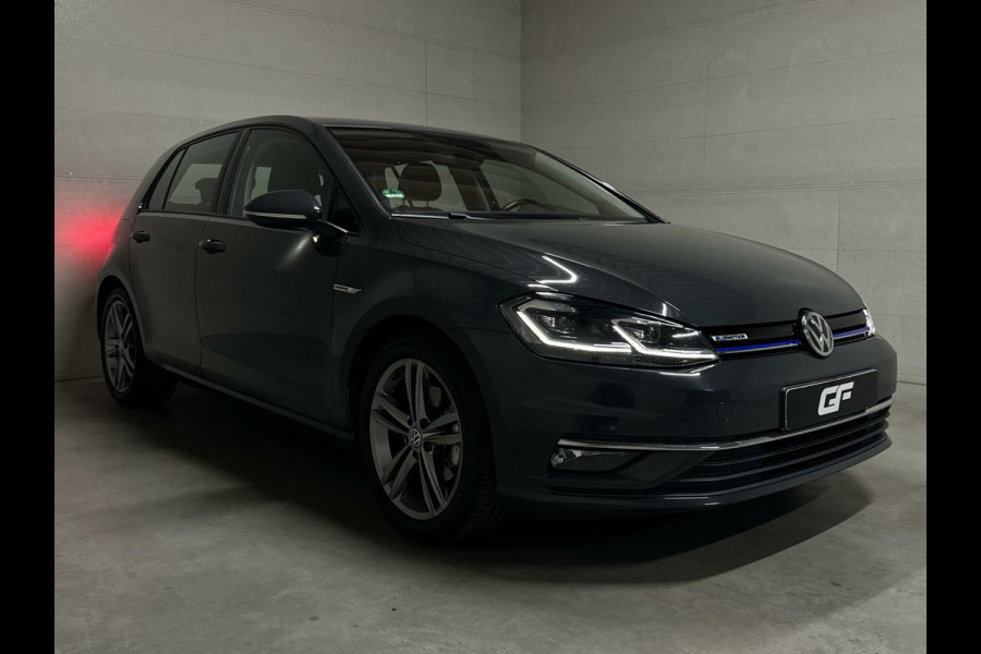 Volkswagen Golf 1.5 TSI 17'' R-Line Massage ACC Carplay NAP