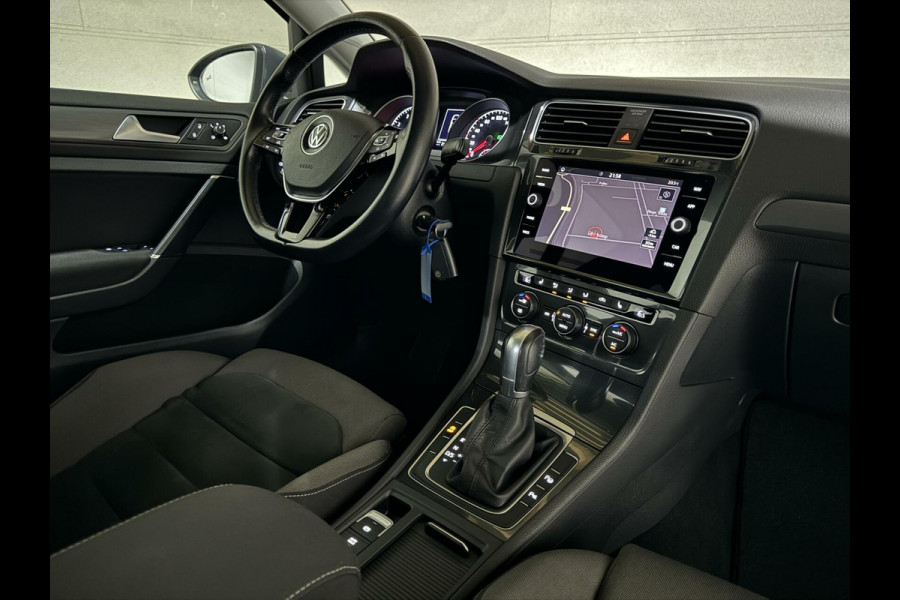 Volkswagen Golf 1.5 TSI 17'' R-Line Massage ACC Carplay NAP