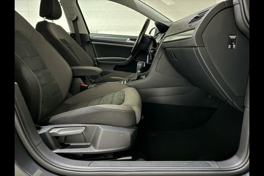 Volkswagen Golf 1.5 TSI 17'' R-Line Massage ACC Carplay NAP