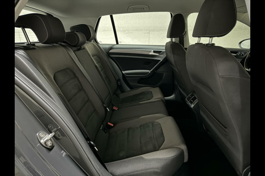 Volkswagen Golf 1.5 TSI 17'' R-Line Massage ACC Carplay NAP