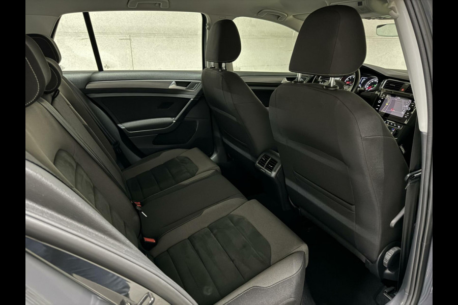 Volkswagen Golf 1.5 TSI 17'' R-Line Massage ACC Carplay NAP