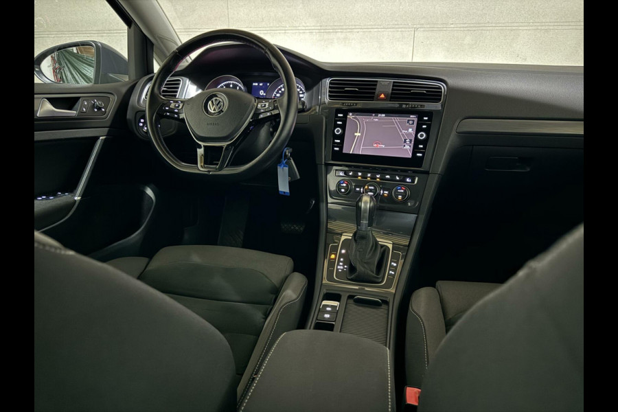 Volkswagen Golf 1.5 TSI 17'' R-Line Massage ACC Carplay NAP