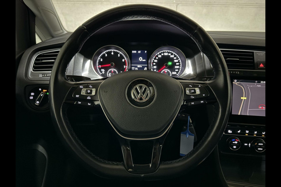 Volkswagen Golf 1.5 TSI 17'' R-Line Massage ACC Carplay NAP