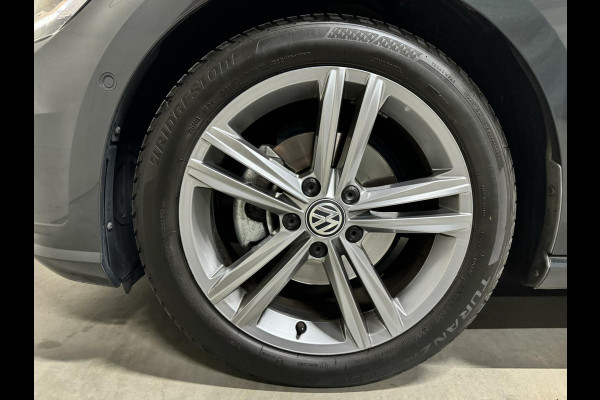 Volkswagen Golf 1.5 TSI 17'' R-Line Massage ACC Carplay NAP