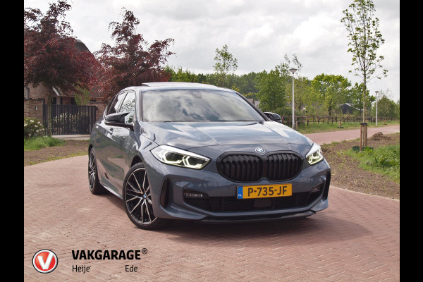 BMW 1-serie 120i Business Edition | Panoramadak | Camera | Apple Carplay | M-pakket | Schaalstoelen |