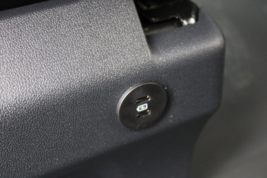 Ford Transit Custom 320 2.0 TDCI L2H1 Trend DC 150 pk - LED Koplampen - 5 Zits - 2x Schuifdeur - Stoelverwarming - Privacyglass