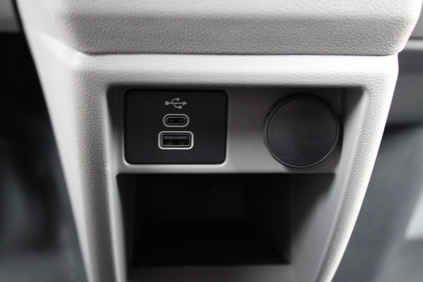 Ford Transit Custom 320 2.0 TDCI L2H1 Trend DC 150 pk - LED Koplampen - 5 Zits - 2x Schuifdeur - Stoelverwarming - Privacyglass