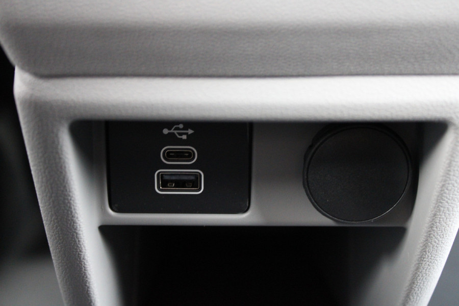 Ford Transit Custom 320 2.0 TDCI L2H1 Trend DC 150 pk - LED Koplampen - 5 Zits - 2x Schuifdeur - Stoelverwarming - Privacyglass