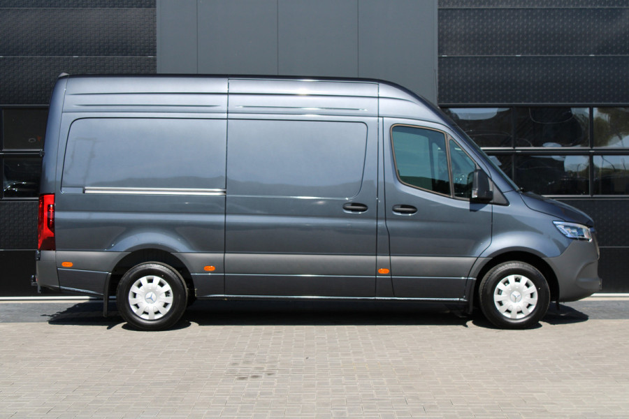Mercedes-Benz Sprinter 317CDI L2H2 Select - LED - Mbux 10 - 3.5t Trekhaak - Geveerde Stoel - Betimmering - Camera - Carplay - Bind spot - Cruise - Rijk