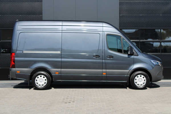 Mercedes-Benz Sprinter 317CDI L2H2 Select - LED - Mbux 10 - 3.5t Trekhaak - Geveerde Stoel - Betimmering - Camera - Carplay - Bind spot - Cruise - Rijk