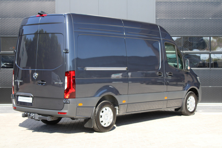 Mercedes-Benz Sprinter 317CDI L2H2 Select - LED - Mbux 10 - 3.5t Trekhaak - Geveerde Stoel - Betimmering - Camera - Carplay - Bind spot - Cruise - Rijk