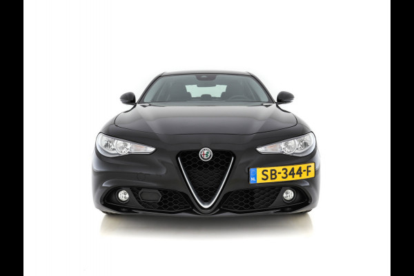 Alfa Romeo Giulia 2.0T Super Black-Line 200 Pk Aut. *NAVI-FULLMAP | 1/2-LEATHER | DAB | ECC | PDC | CRUISE | COMFORT-SEATS | BREMSA-BRAKES | 17"ALU*.