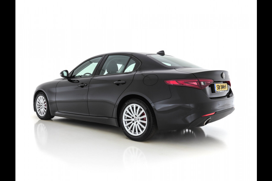 Alfa Romeo Giulia 2.0T Super Black-Line 200 Pk Aut. *NAVI-FULLMAP | 1/2-LEATHER | DAB | ECC | PDC | CRUISE | COMFORT-SEATS | BREMSA-BRAKES | 17"ALU*.