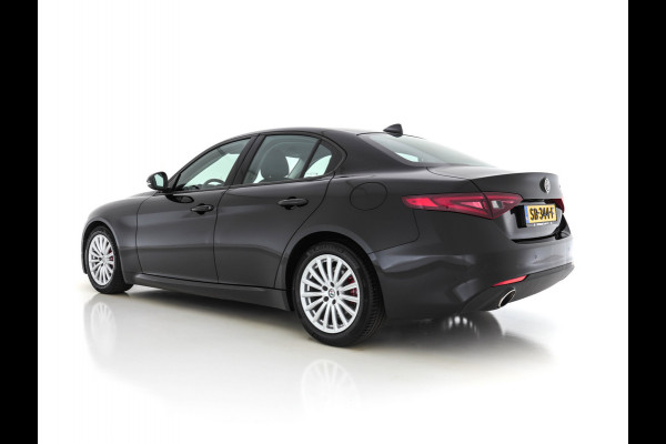 Alfa Romeo Giulia 2.0T Super Black-Line 200 Pk Aut. *NAVI-FULLMAP | 1/2-LEATHER | DAB | ECC | PDC | CRUISE | COMFORT-SEATS | BREMSA-BRAKES | 17"ALU*.