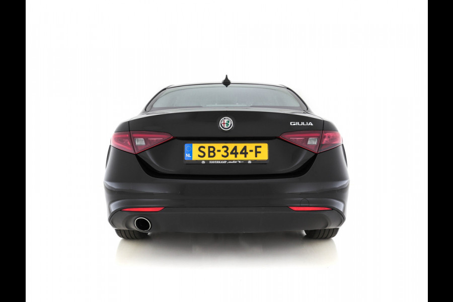 Alfa Romeo Giulia 2.0T Super Black-Line 200 Pk Aut. *NAVI-FULLMAP | 1/2-LEATHER | DAB | ECC | PDC | CRUISE | COMFORT-SEATS | BREMSA-BRAKES | 17"ALU*.